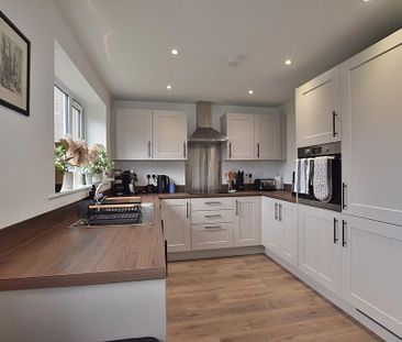 4 bedroom detached house to rent - Photo 6