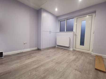 1 Bed Flat - Photo 2