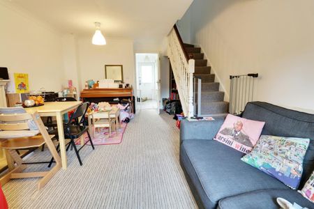 2 bedroom semi-detached house to rent - Photo 3