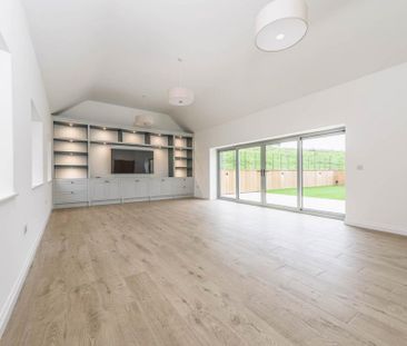 4 bedroom detached house to rent - Photo 2