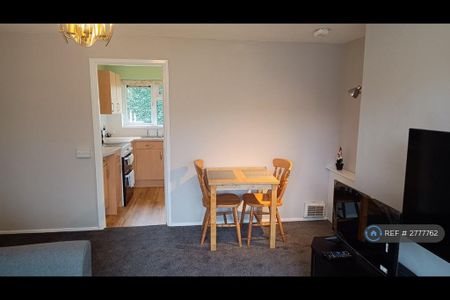 1 bedroom in a house share to rent - Photo 3