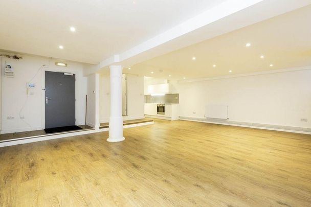 Studio to rent - Photo 1