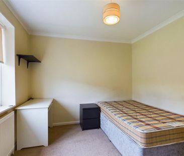 4 bedroom terraced house to rent - Photo 5