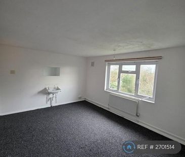 3 bedroom flat to rent - Photo 2
