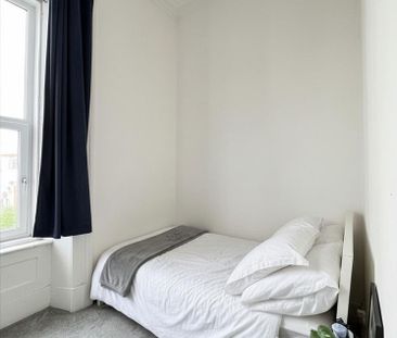 3 bedroom flat to rent - Photo 3