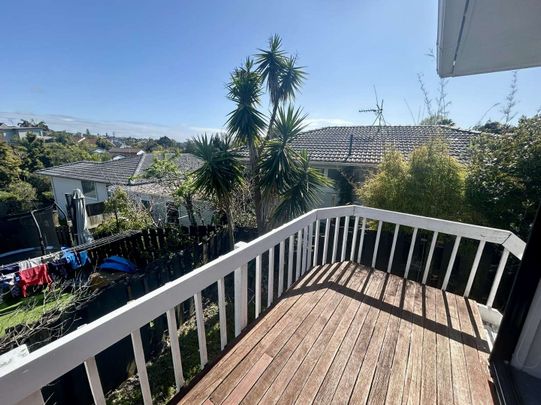 3-Bedroom House in Central Mairangi Bay - Photo 1