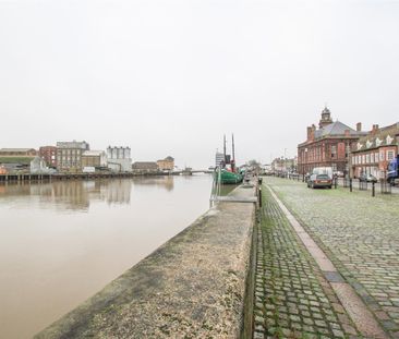 South Quay, Great Yarmouth - Photo 2