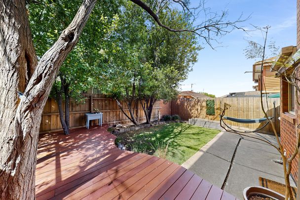 Effortless Living with Modern Appeal - Photo 1