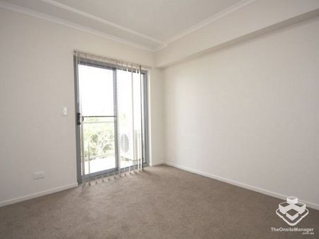 Modern & Spacious Two-Bedroom Apartment in Mount Gravatt East - Photo 3