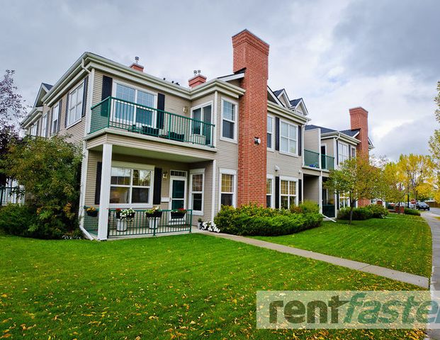 EXECUTIVE DESIGNER FURNISHED TOWNHOUSE RENTAL AT McKenzie Towne. SHORT TERM . | Calgary - Photo 1