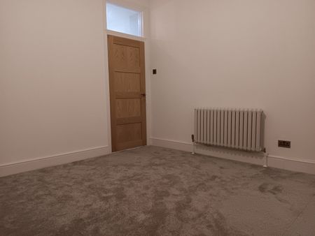 2 Bed Flat, Prince Of Wales Mansions, SW11 - Photo 4