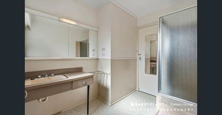 Spacious Family Living with Room to Enjoy - Photo 5