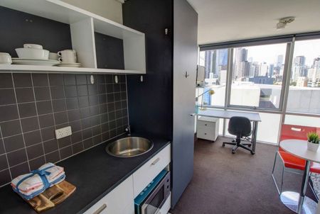 Fully furnished studio apartment in prime location with water and gas usage costs included! - Photo 2