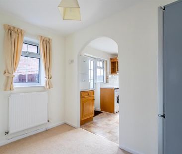 2 bedroom bungalow to rent - Photo 2