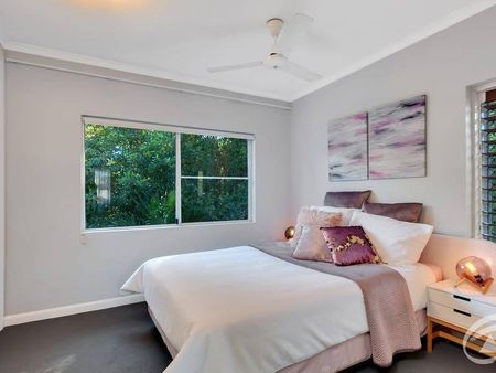 Fully Furnished Top Floor Unit! - Photo 3