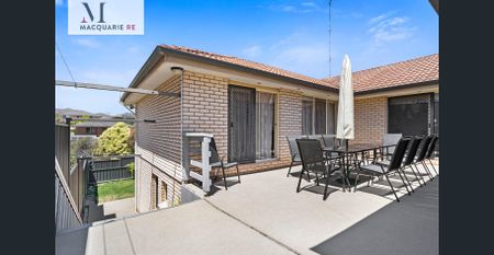 SPACIOUS FAMILY HOME IN GLEN REGENT ESTATE - Photo 4