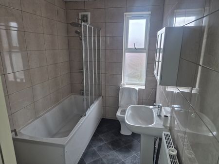 2 Bed Terraced House, Oversley St, S9 - Photo 4