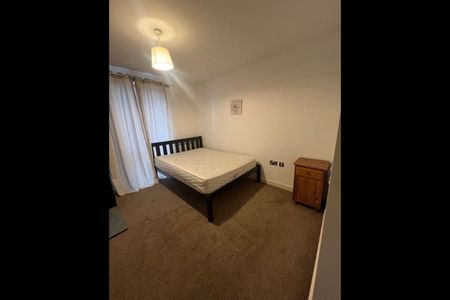 Room in a Shared Flat, Hornbeam Way, M4 - Photo 2