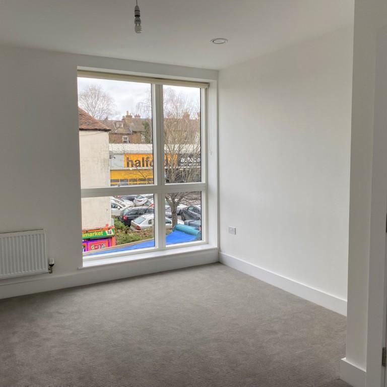 2 bedroom flat to rent - Photo 1