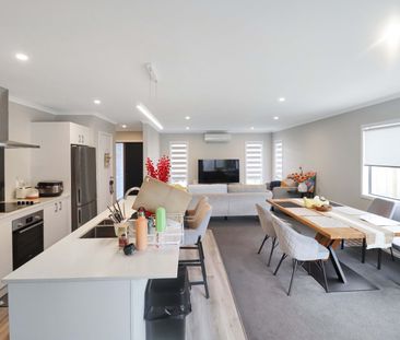 Modern Three-bedroom Home - Photo 2