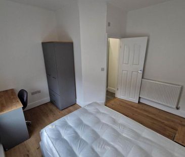 4 bedroom terraced house to rent - Photo 3