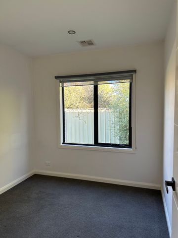 Altona North - Photo 3