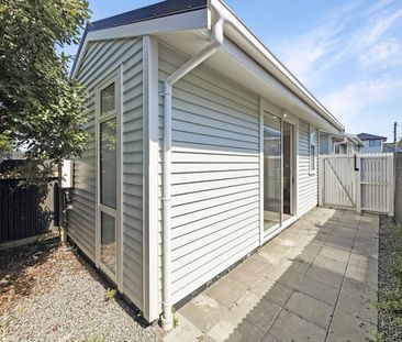 Welcome home to 81A Endeavour Street - Photo 1