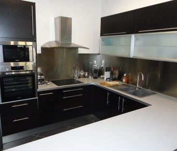 Location Appartement 3 pièces 75m² MARSEILLE 2ème - Photo 3