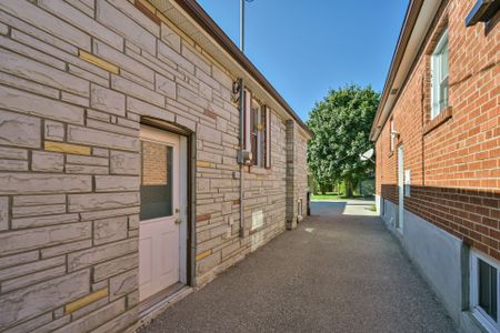 For Lease - 20 East Drive, Toronto, Ontario - Photo 4