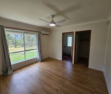 Spacious renovated one master bedroom plus study including horse gr... - Photo 4