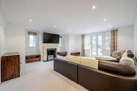 Bramcote, Lockestone, Weybridge, Surrey, KT13 - Photo 5