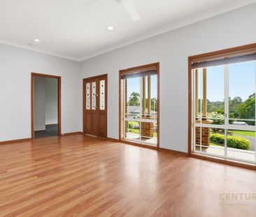 Spacious Family Home with Pool - Photo 5