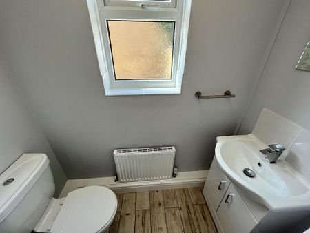 3 bedroom semi-detached house to rent - Photo 5