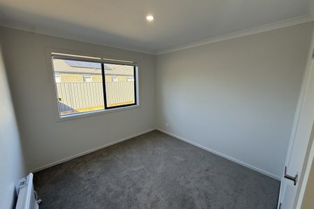 Brand new 4 bedroom home - Photo 4
