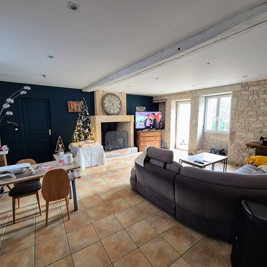 Maison T8 Saintes à louer - Photo 1