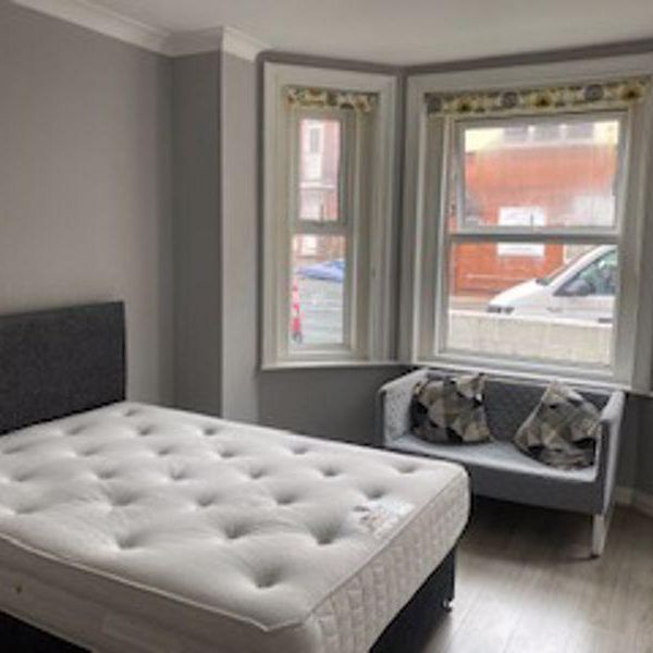 1 bedroom in a house share to rent - Photo 1