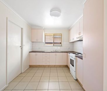 Stylish South Toowoomba Unit with Modern Comfort & Prime Location - Photo 5
