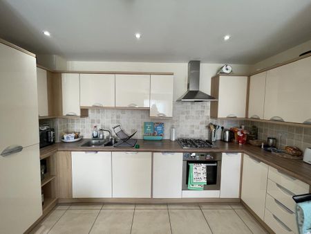 2 bedroom apartment to rent - Photo 5