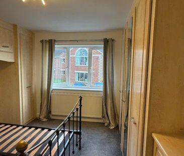 2 bed Apartment - To Let - Photo 3