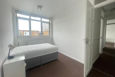 3 bedroom apartment to rent - Photo 3