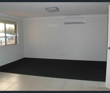 Relaxed country living close to town - Photo 1