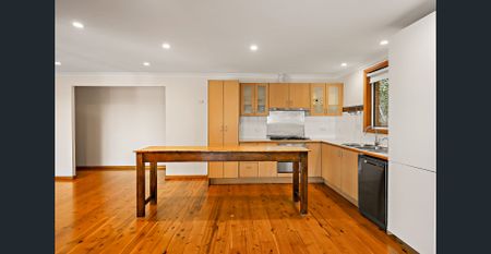 Private Family Home Moments from Manly Dam - Photo 3