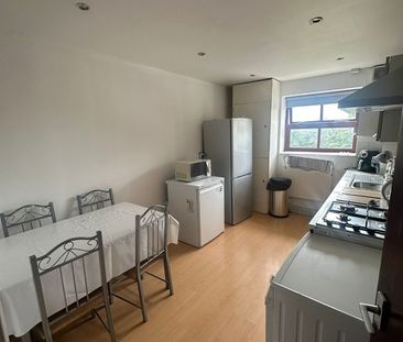 Room in a Shared House, Kelso Heights, LS3 - Photo 2