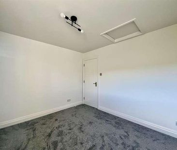 Upperthong Lane, Holmfirth, HD9 - Photo 3