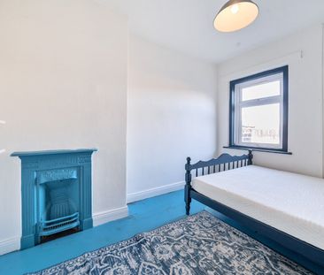 3 bedroom terraced property to rent - Photo 6