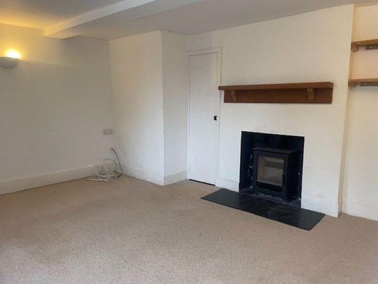 3 bedroom character property to rent - Photo 1