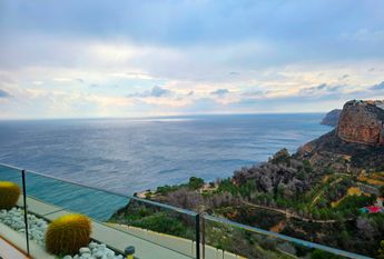 Modern and beautiful apartment for rent with stunning sea views.