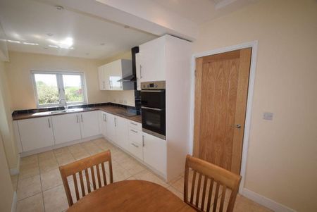 2 bedroom bungalow to rent - Photo 2