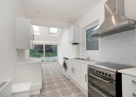 1 Bed Flat, Manor Road, SE25 - Photo 2
