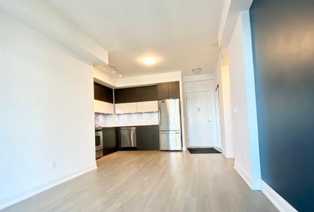For Lease - 56 Annie Craig Drive Unit# 1003, Toronto, Ontario - Photo 4